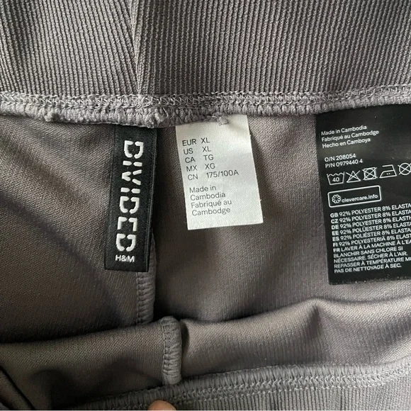 Grey Ribbed Leggings with Slit - Picture 3 of 10